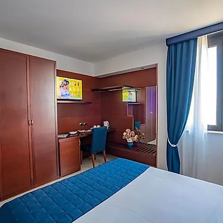 فندق Western Nettuno 4*